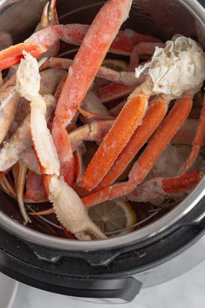 How to cook crab legs in a pot