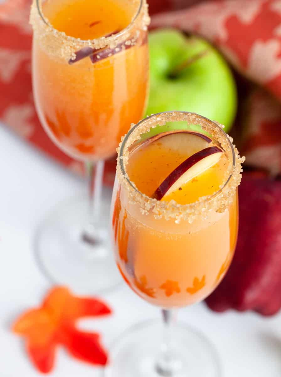 Apple Cider Mimosa - Easy & delicious Thanksgiving coctail